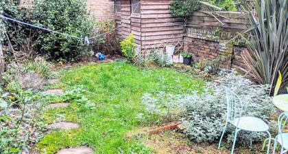 Amazing luxury 6 bed 3 bath family house in central London with back garden