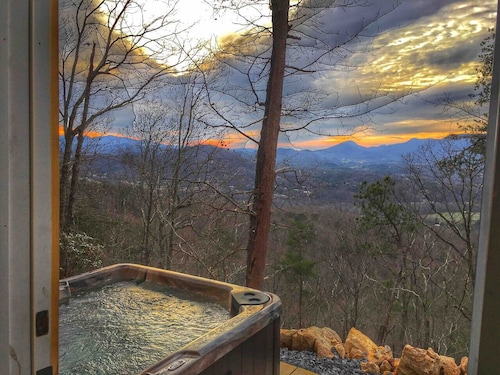 Mountain Farmer on maalaismainen kokemus upealla paikalla yksityisellä HotTubilla!