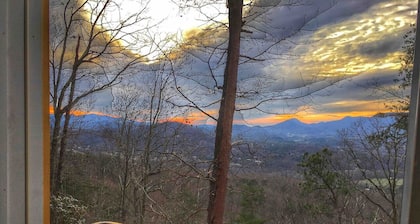 Mountain Farmer on maalaismainen kokemus upealla paikalla yksityisellä HotTubilla!
