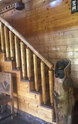 LOG HOME CANINE RETREAT