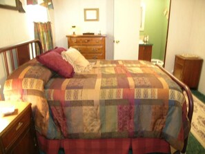 2 bedrooms, soundproofing, iron/ironing board, WiFi