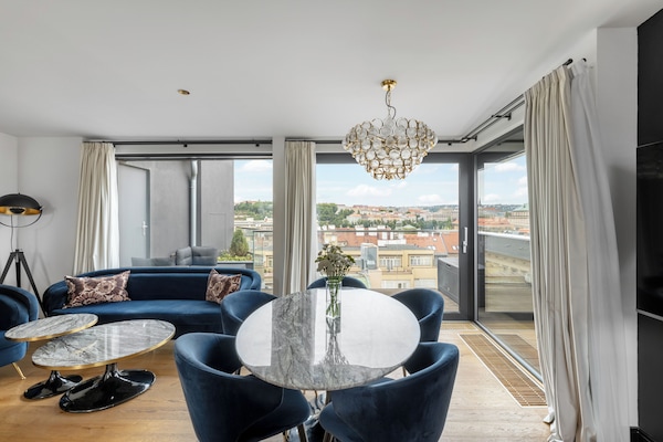 2 Bedroom Apartment, Terrace - Duplex | Área de estar | TV de tela plana 43 polegadas com canais a cabo