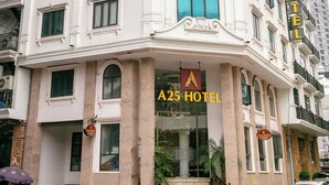 Front of property - A25 Hotel - Hoang Dao Thuy 1 (Hanoi)