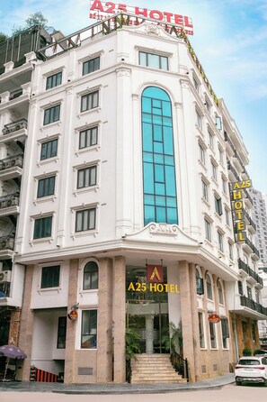 Front of property - A25 Hotel - Hoang Dao Thuy 1 (Hanoi)