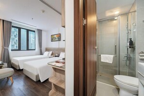 A hotel room with two beds, a shower, and a bathroom. - A25 Hotel - Hoang Dao Thuy 1 (Hanoi)