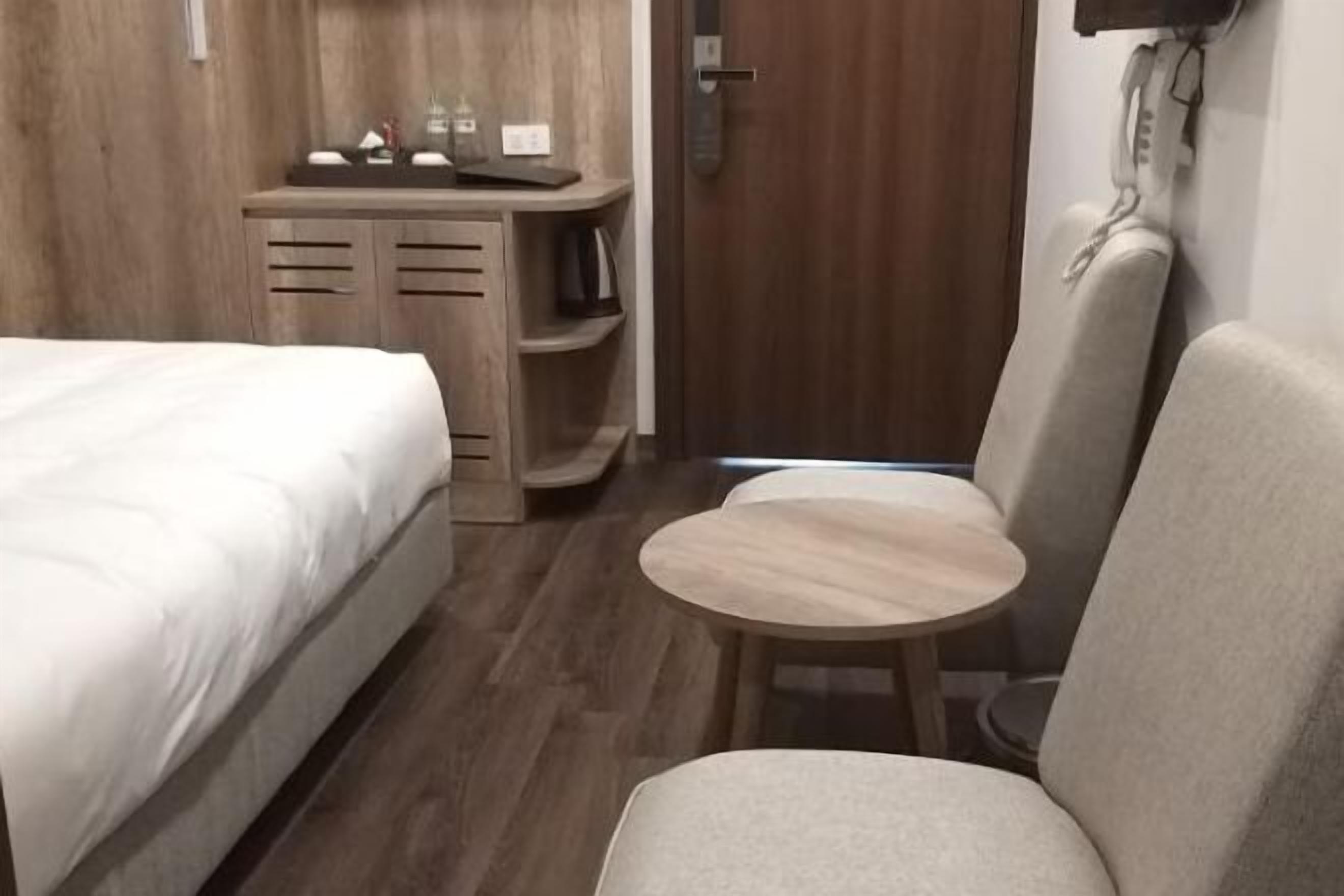 Een minibar, een kluis op de kamer, verduisterende gordijnen