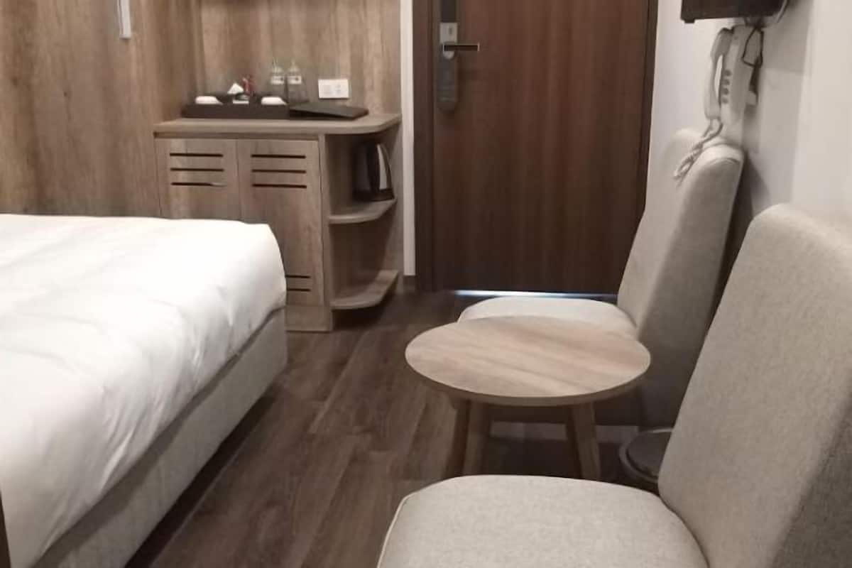 Een minibar, een kluis op de kamer, verduisterende gordijnen