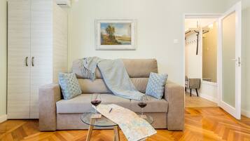 Smart TV, Netflix, books, streaming services