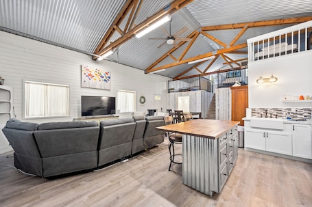 Smart TV, fireplace, video games, DVD player. Hot Tub, Game & Arcade Room, Playground
