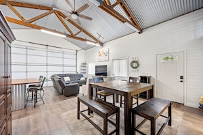 Dining - Hot Tub, Game & Arcade Room, Playground (Hayden)
