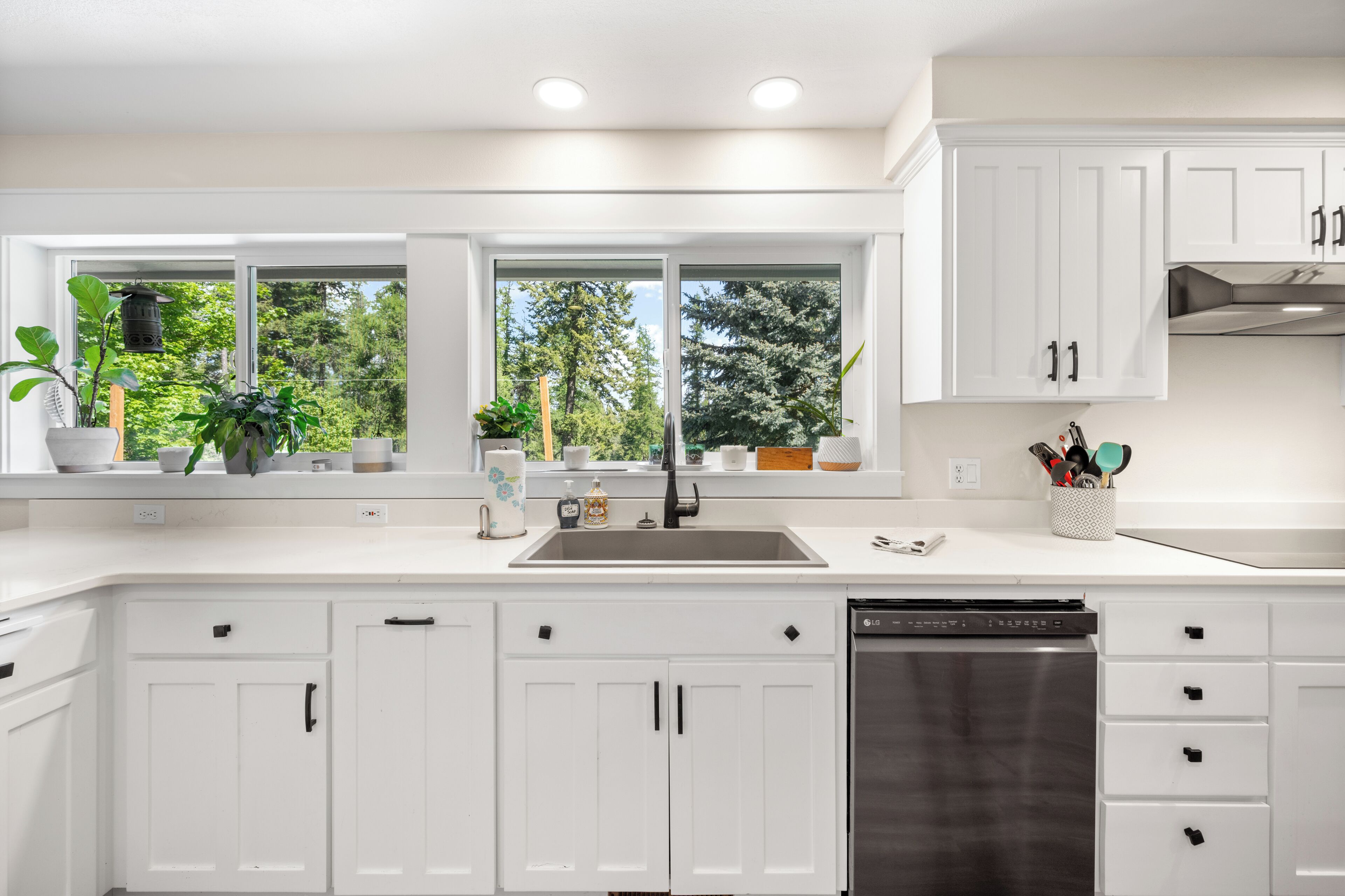 冰箱、微波炉、烤箱、炉灶