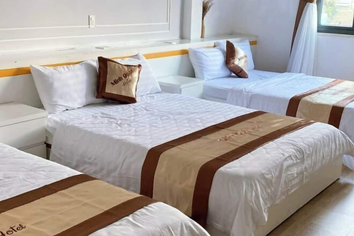 Minibar, desk, free WiFi, bed sheets