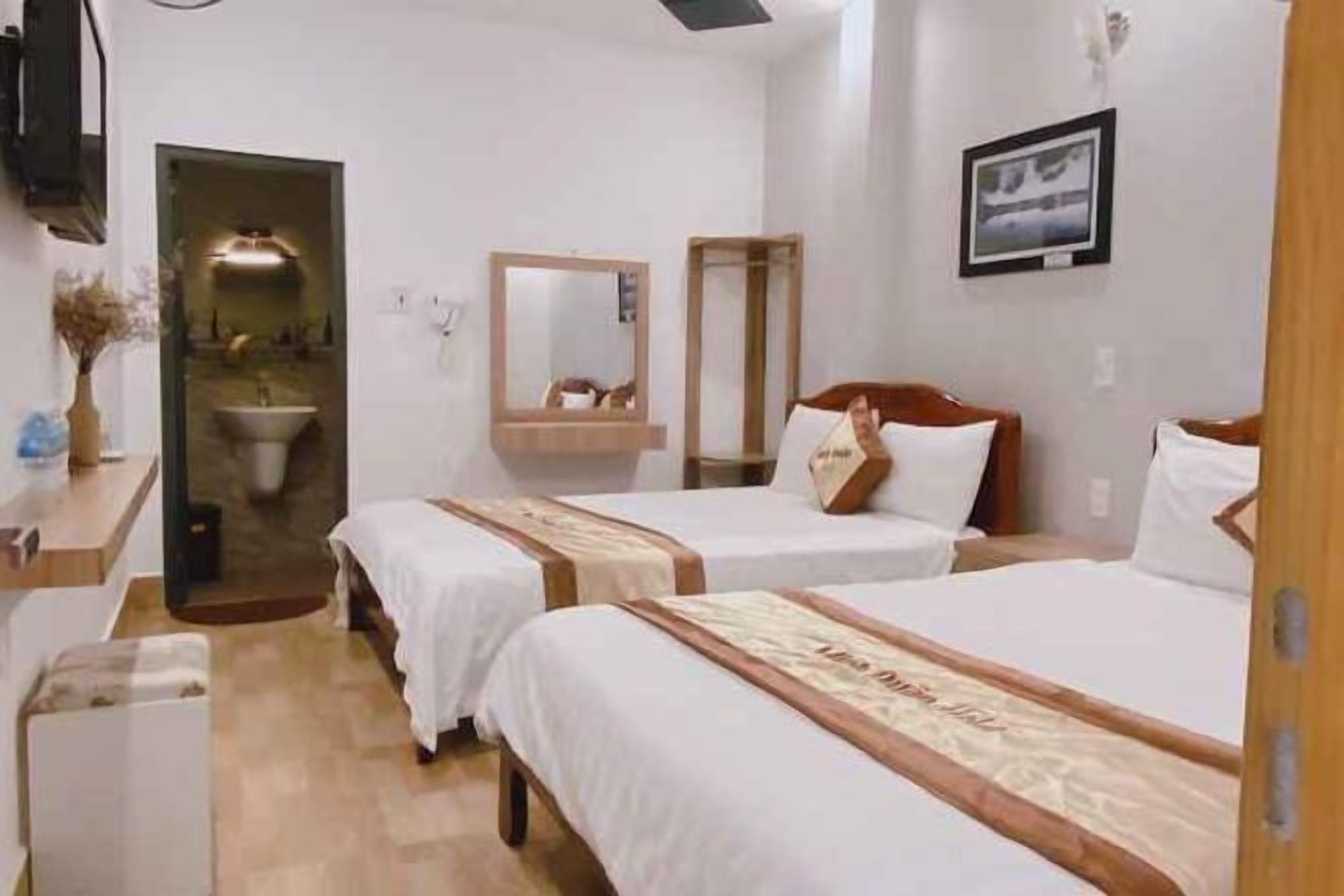 Minibar, desk, free WiFi, bed sheets