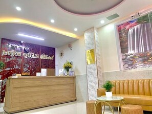 Quầy tiếp tân