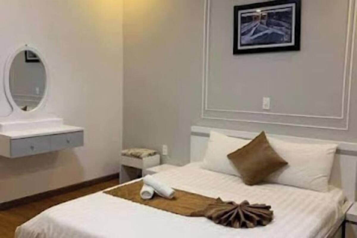Minibar, desk, free WiFi, bed sheets
