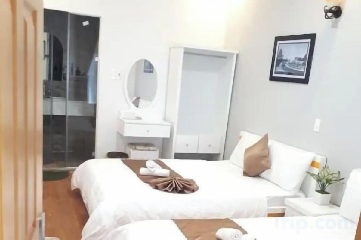 Minibar, escritorio, wifi gratis y ropa de cama