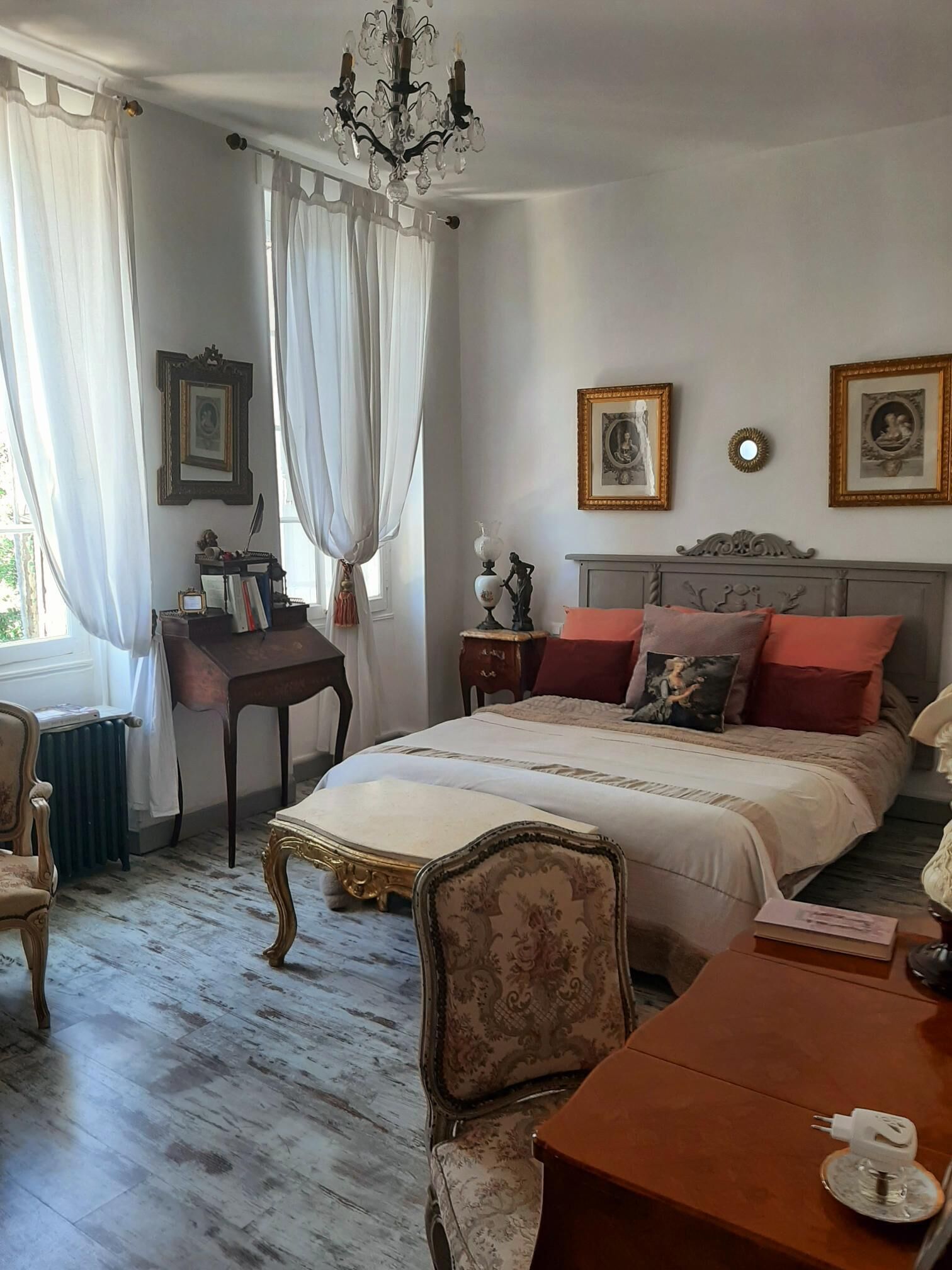 Superior Double Room | Minibar, individually decorated, desk, iron/ironing board