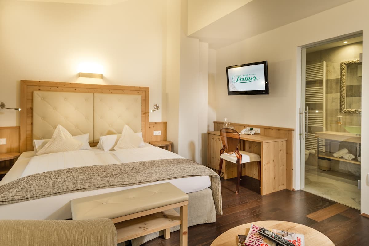 Camera Superior | Biancheria da letto ipoallergenica, minibar, una cassaforte in camera