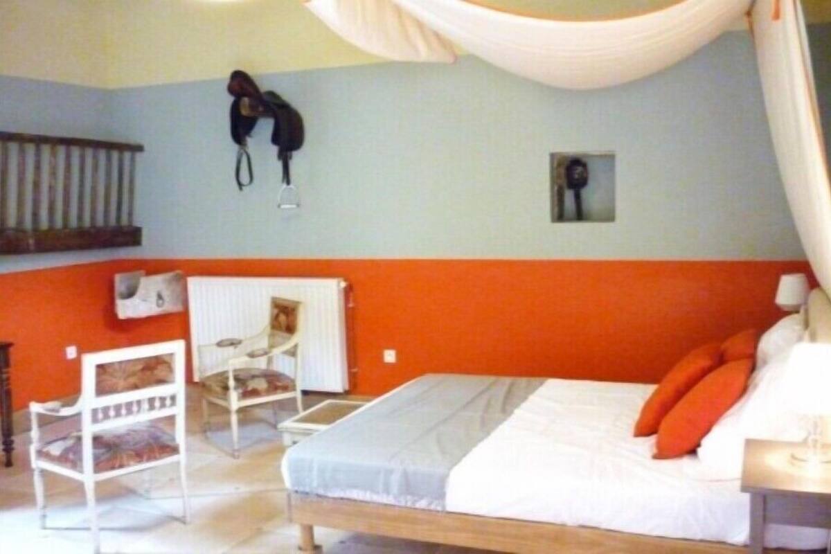 Habitación doble (Henri de Corday) | Decoración personalizada, muebles diferentes y escritorio