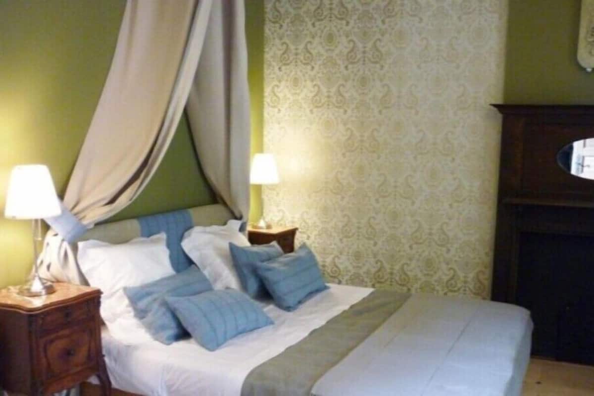 Habitación doble (Hugues II de Corday) | Decoración personalizada, muebles diferentes y escritorio