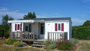 Cottage, 3 Bedrooms | Individually decorated, individually furnished, cots/infant beds, WiFi - Camping Le Ragis (Challans)