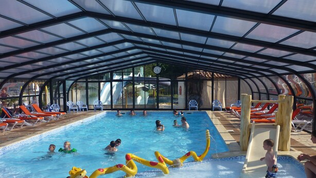 Piscine couverte, piscine extérieure (ouverte en saison)