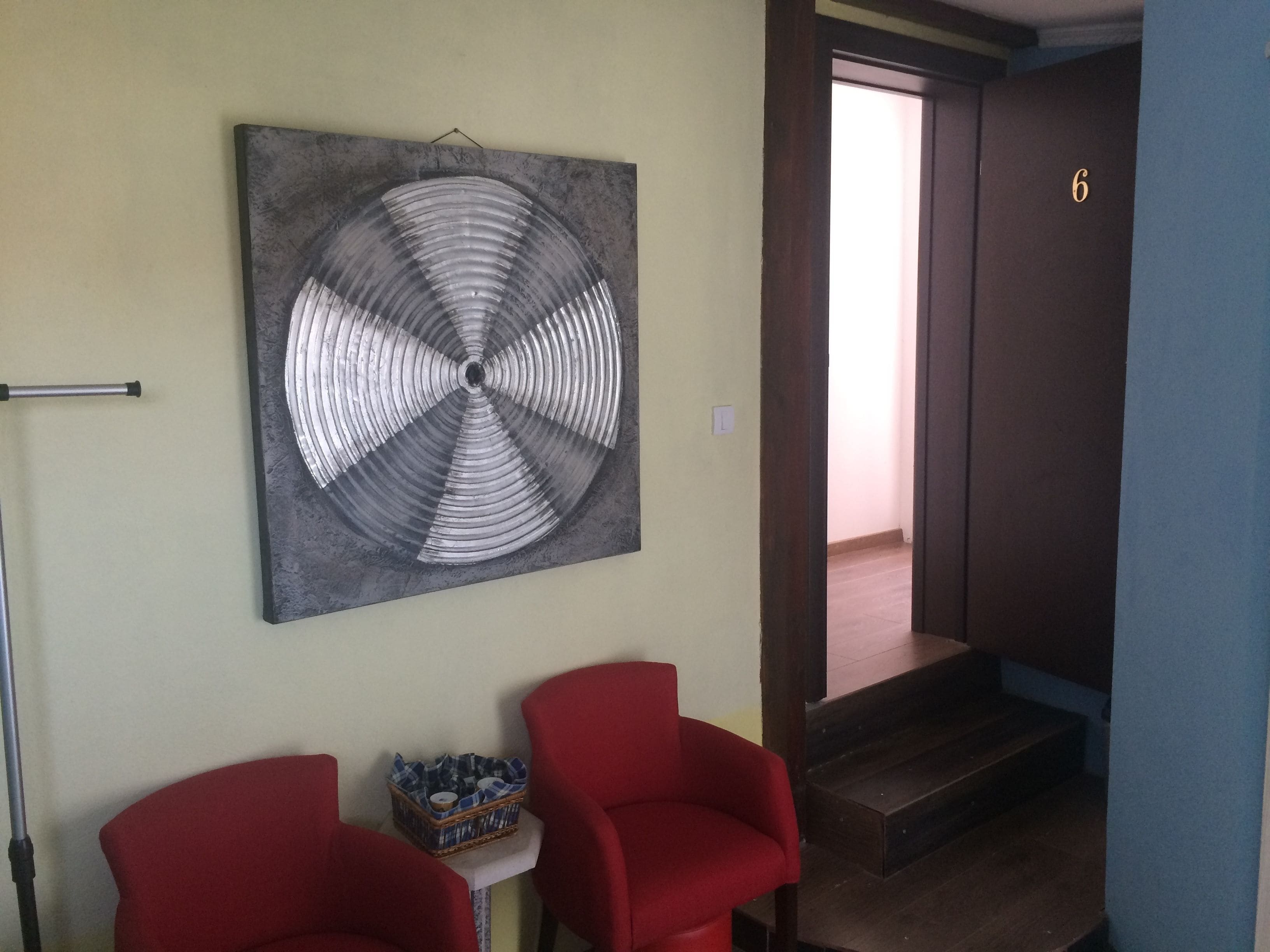 经济双人房或双床房, 1 张特大床, 无烟房, 花园景观 | 咖啡和/或咖啡机