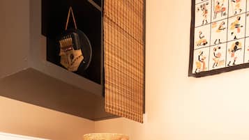 Studio Basic (Burkina) | Area keluarga | TV layar datar dan mainan