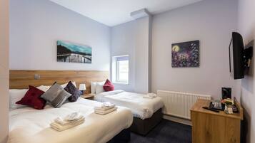 Familieværelse - flere senge - ikke-ryger - mikrobølgeovn | 1 soveværelse, premium-sengetøj, skrivebord, lydisolering