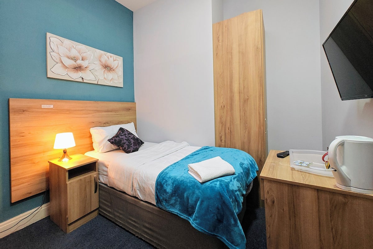 Standard Single Room, 1 Single Bed, Non Smoking, Ensuite | 1 bedroom, premium bedding, desk, soundproofing