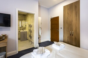 Family Room, 1 Double Bed with Sofa bed, Non Smoking, Ensuite | Premium bedding, desk, soundproofing, iron/ironing board - Wellesley Hotel (Ilford)