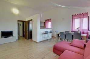 Foosball, table tennis - Spacious villa with private pool, jacuzzi, billiards (Pula)