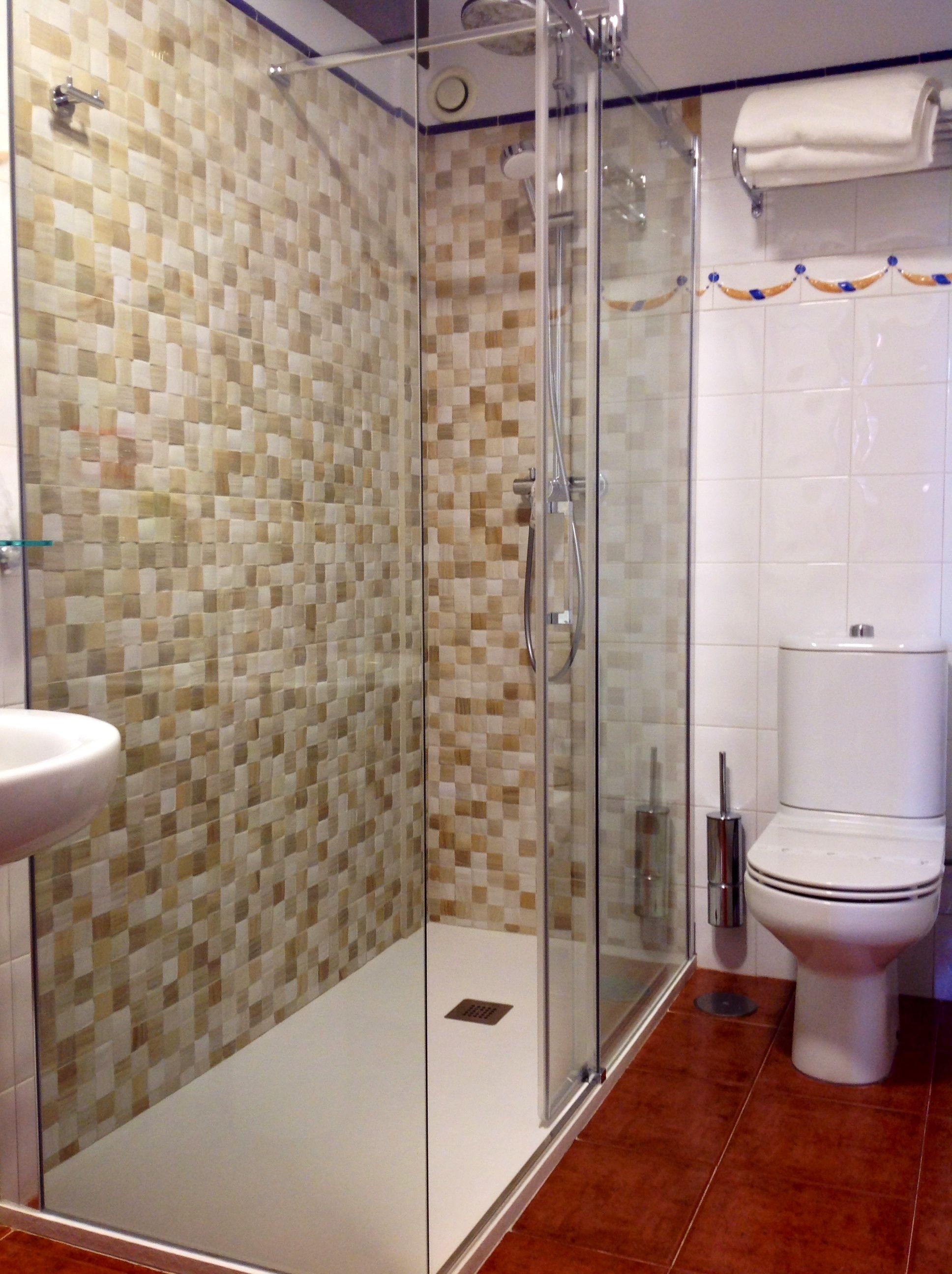 double or twin room, non smoking | bathroom | shower, free toiletries, hair dryer, towels