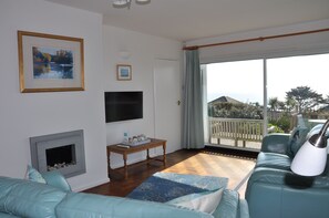 House, 4 Bedrooms (6 Adults, 2 Children) | Living area - Sunwave (Penzance)