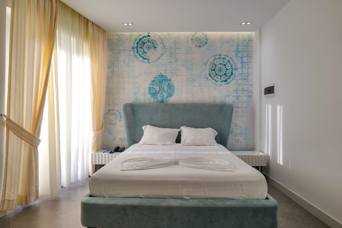 1 bedroom, in-room safe, iron/ironing board, free WiFi