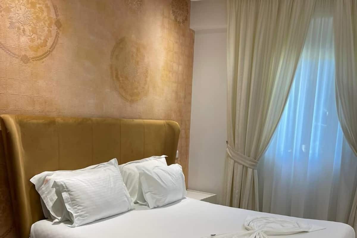 Double Room Without Balcony | 1 makuuhuone, tallelokero huoneessa, silitysrauta/-lauta, ilmainen Wi-Fi