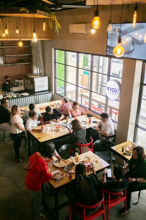 Breakfast, lunch and dinner served - HappyNest Hostel Cebu (Cebu City)