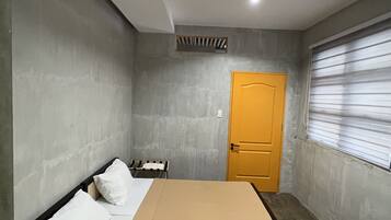 Laptop workspace, free WiFi, bed sheets