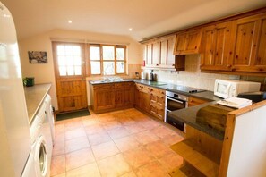 House, 3 Bedrooms (6 Adults, plus cot) | Private kitchen - Sandilands (Helston)