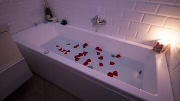 Doppelzimmer, Whirlpool | Whirlwanne