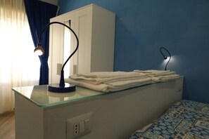 Habitación doble, bañera de hidromasaje | Decoración individual, mobiliario individual, escritorio y wifi gratis