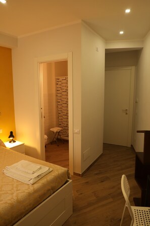 Habitación individual | Decoración individual, mobiliario individual, escritorio y wifi gratis