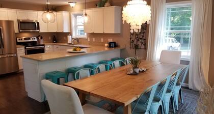 Charming Chincoteague getaway, short walk to the fair grounds and pony penning