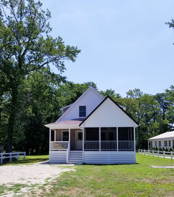Charming Chincoteague getaway, short walk to the fair grounds and pony penning Chincoteague Vrbo