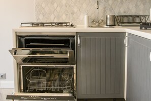 Apartment | Private kitchen | Fridge, microwave, oven, stovetop - Rondo ONZ Jana Pawła II 26 (Warsaw)