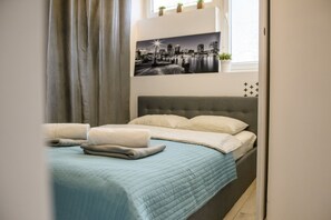 Apartment | 1 bedroom, iron/ironing board, free WiFi, bed sheets - Rondo ONZ Jana Pawła II 26 (Warsaw)