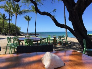 Outdoor dining - MAKAI SUNSETS | Vista Waikoloa A202 Luxury | Walk to Beach Dining & Shops (Waikoloa)