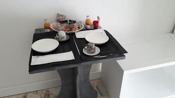 Colazione continentale, servita tutte le mattine (5 EUR a persona)