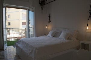Minibar, escritorio, cortinas blackout y wifi gratis 