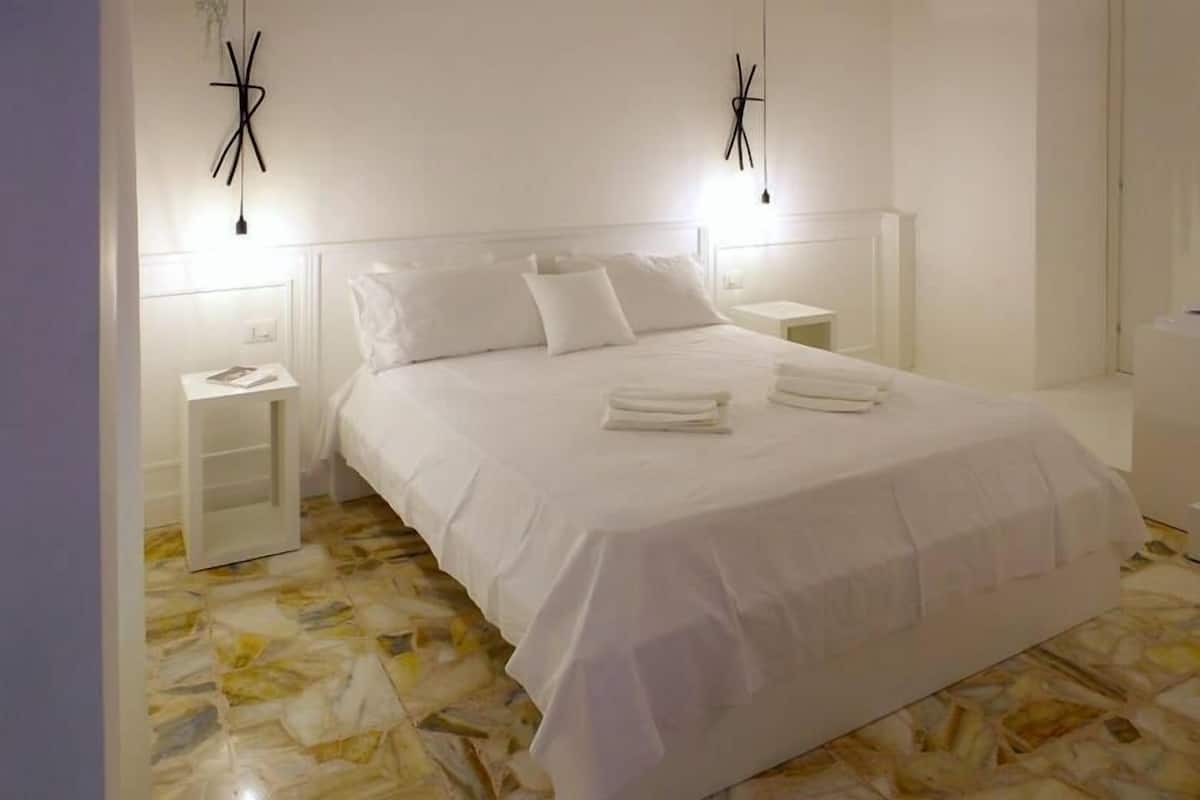 Suite Deluxe, hidromasaje (Nervi) | Minibar, escritorio, cortinas blackout y wifi gratis